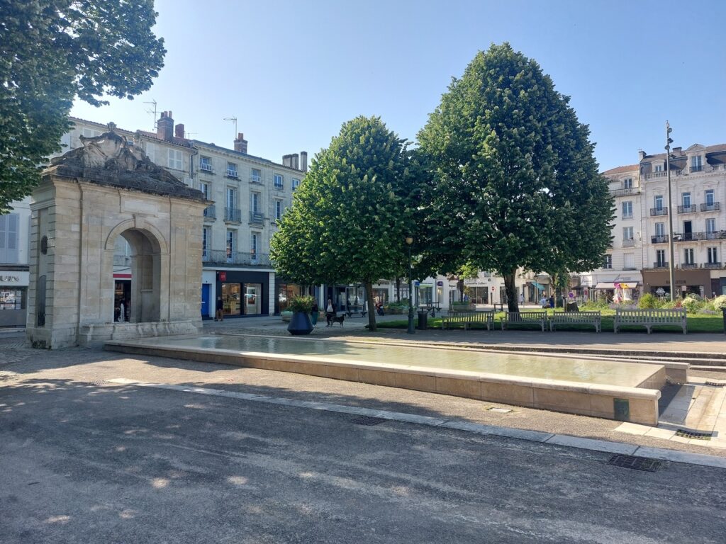 Place Colbert à Rochefort.